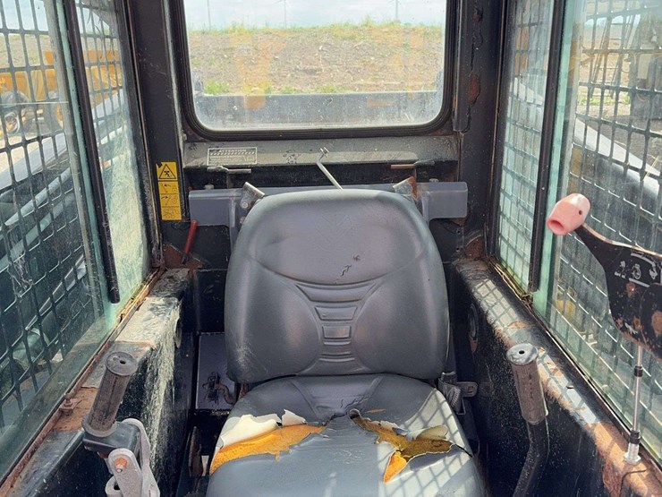 new-holland-lx865-image-22