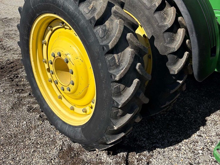 2010-john-deere-8320r-image-75