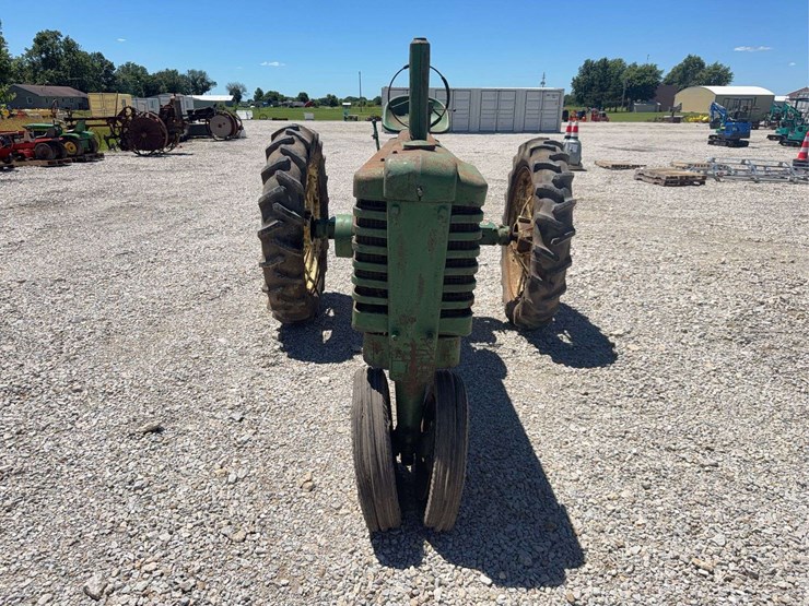 john-deere-b-image-8
