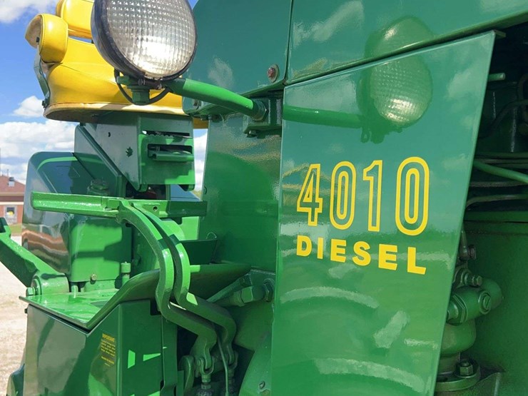 john-deere-4010-image-36