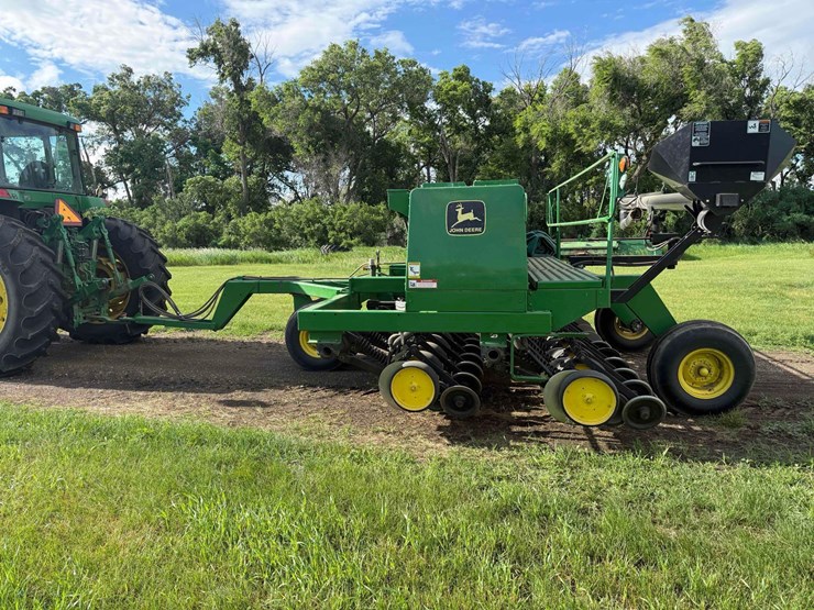 john-deere-750-image-3