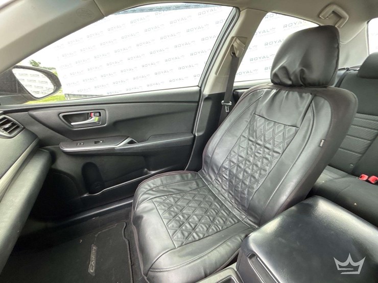 2016-toyota-camry-hybrid-sedan-image-18