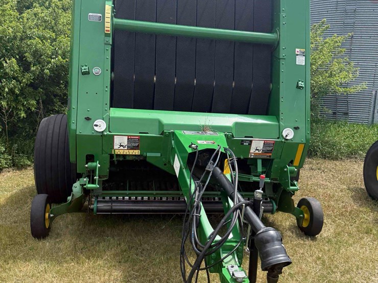 2020-john-deere-560m-image-3
