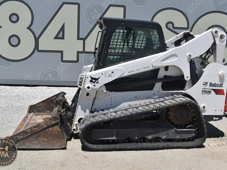 2022-bobcat-t740-image-2