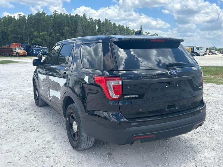2017-ford-explorer-image-4