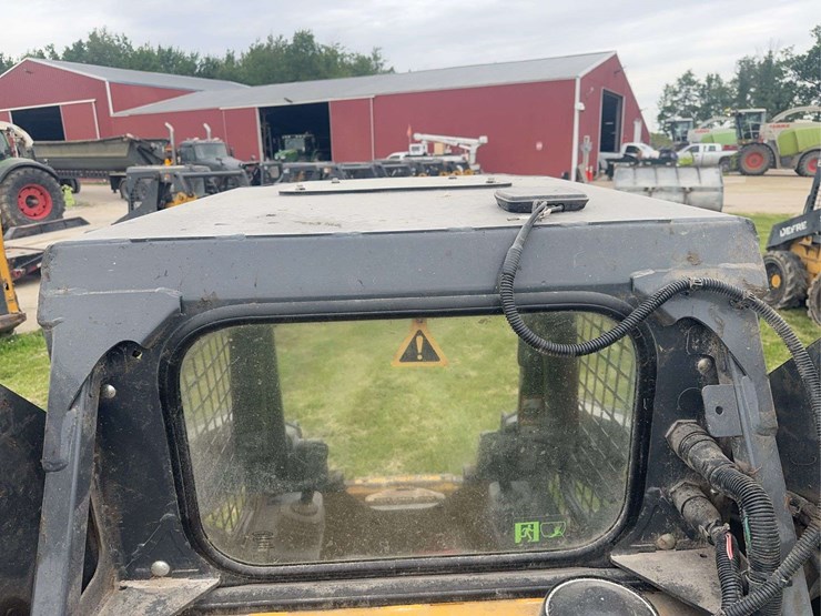 deere-318g-image-10