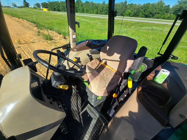 2010-john-deere-6115d-image-30