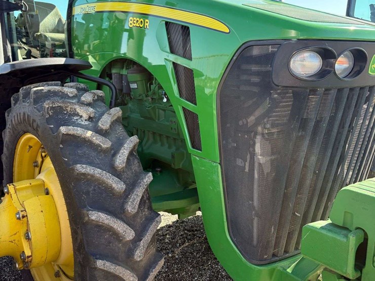 2010-john-deere-8320r-image-36