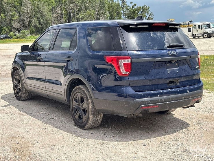 2016-ford-explorer-image-4