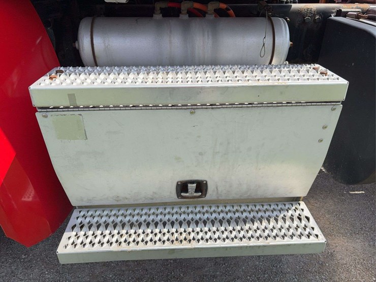peterbilt-579-image-68