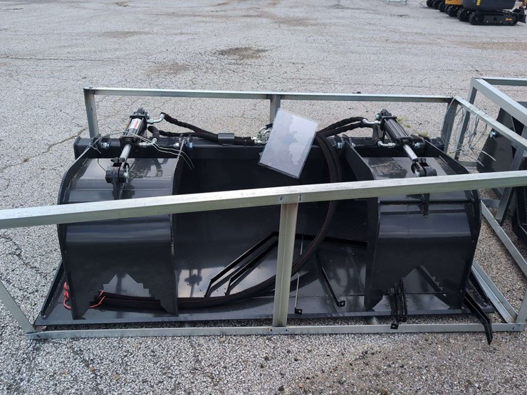 wolverine-72"-skid-steer-grapple-bucket-gb-11-72w-image-1