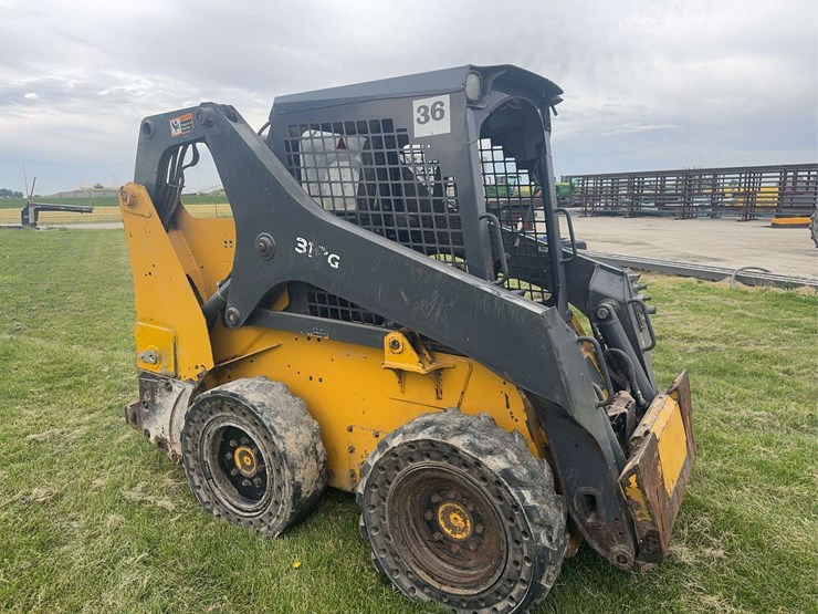 deere-318g-image-3