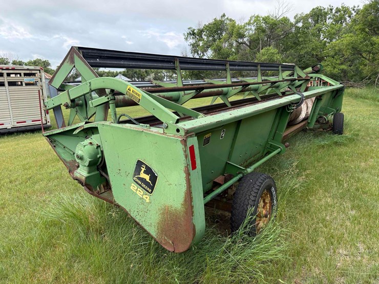 john-deere-224-image-3