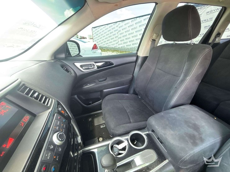 2015-nissan-pathfinder-image-17