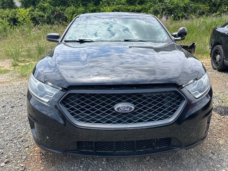 #48-•-2019-ford-interceptor-image-2