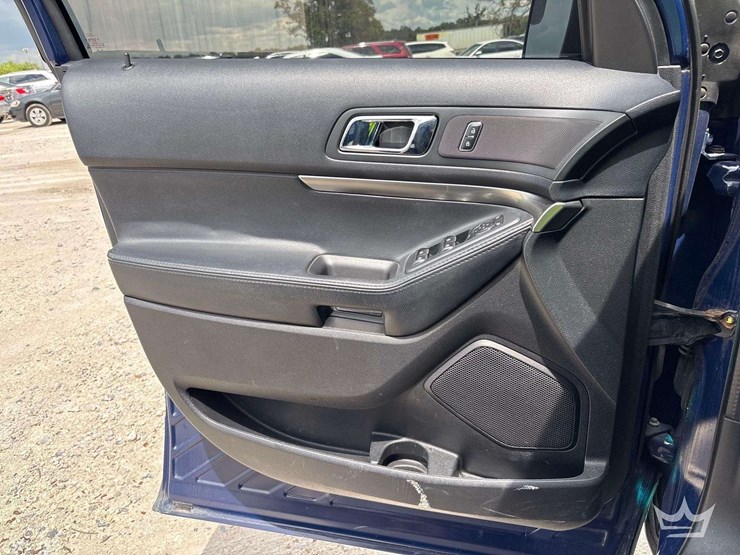 2016-ford-explorer-image-11