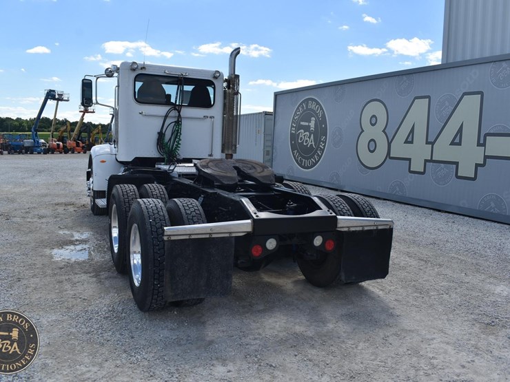2013-peterbilt-367-image-8