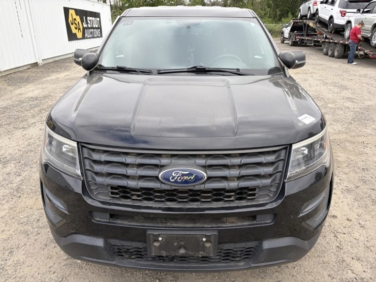 2017-ford-explorer-image-8