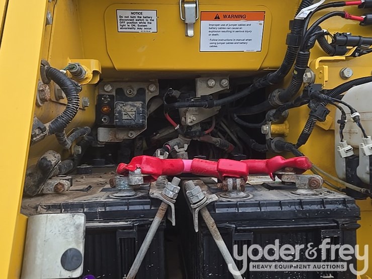 2022-komatsu-d61px-24-image-33