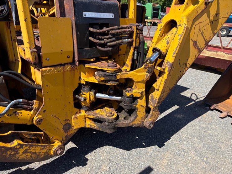 john-deere-310-image-11