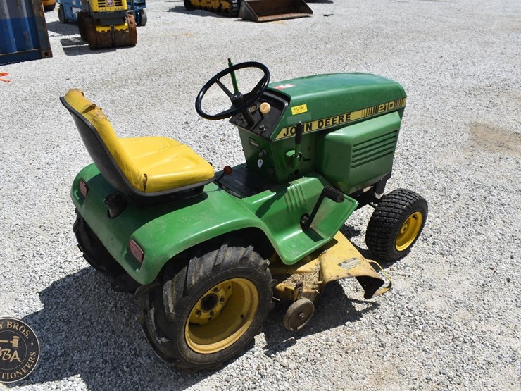 john-deere-210-image-8