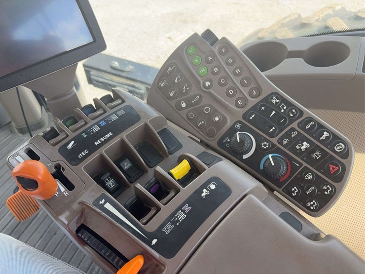 2013-john-deere-8285r-image-25