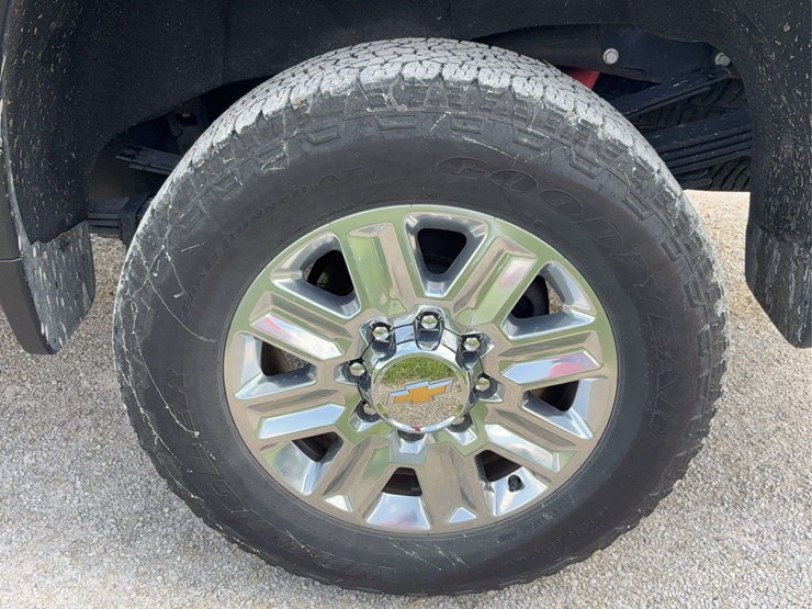 2025-chevrolet-silverado-2500hd-high-country-image-24