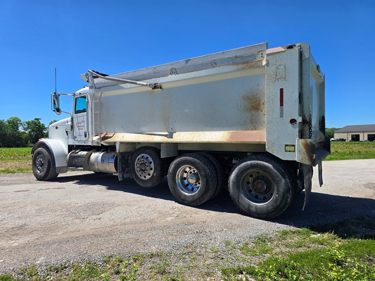2017-peterbilt-365-image-9