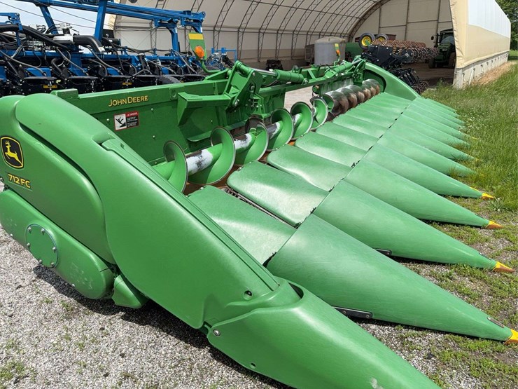 2018-john-deere-12-image-15