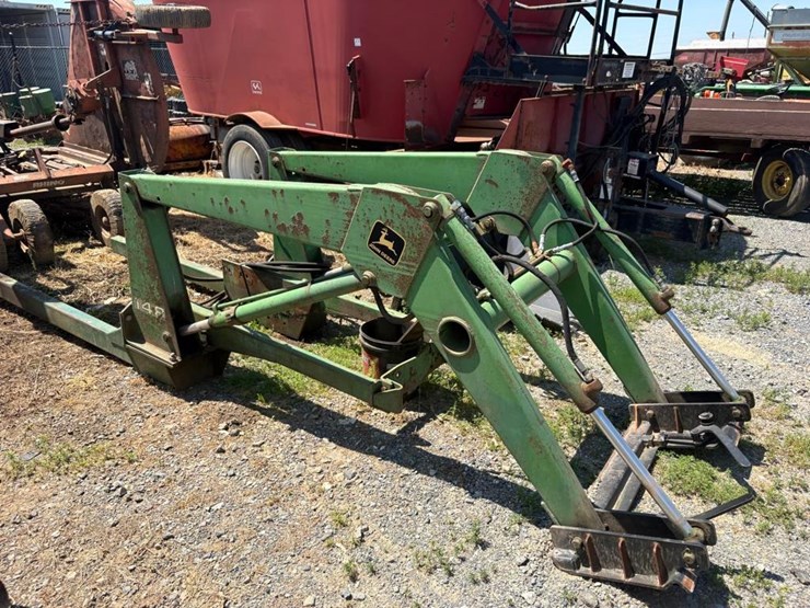 john-deere-148-image-1
