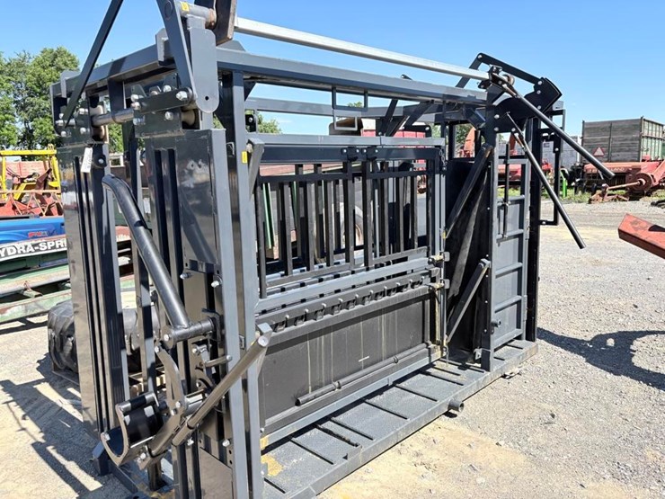 mechanical-squeeze-chute-image-3