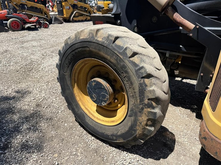 caterpillar-tl943-image-14