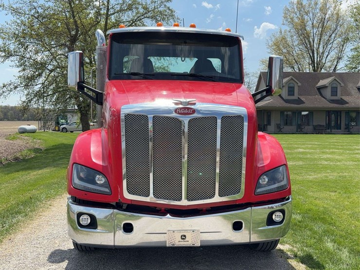 peterbilt-579-image-5