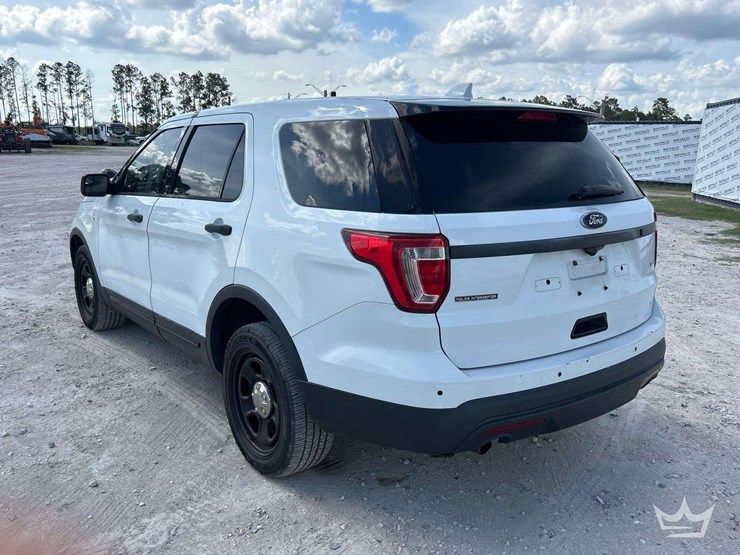 2016-ford-explorer-image-4