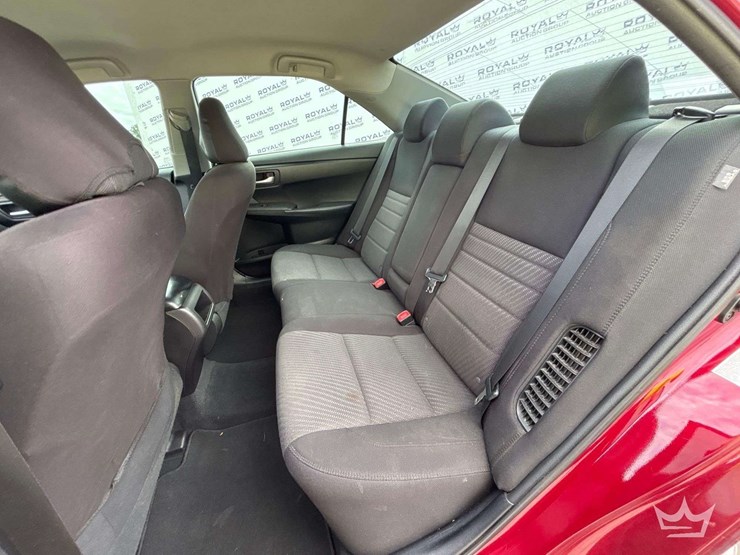 2016-toyota-camry-hybrid-sedan-image-21