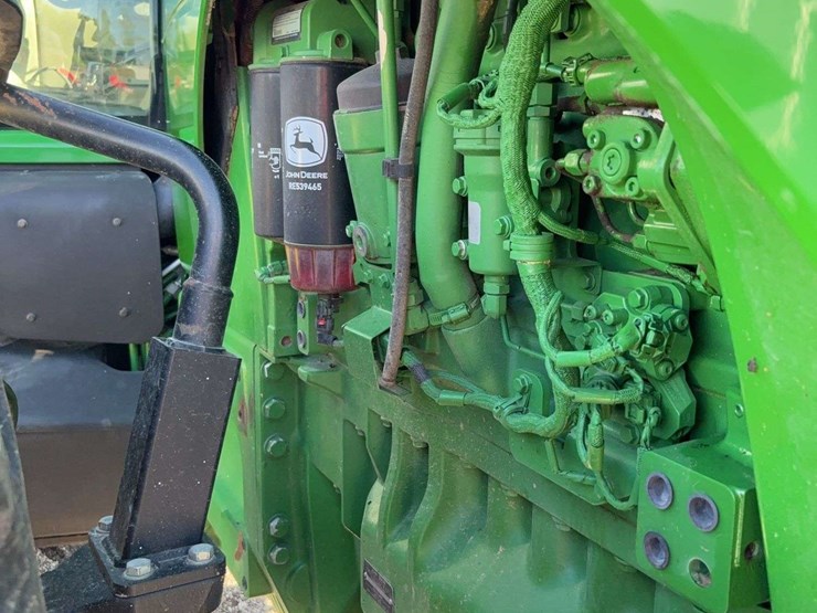 2011-john-deere-8260r-image-19