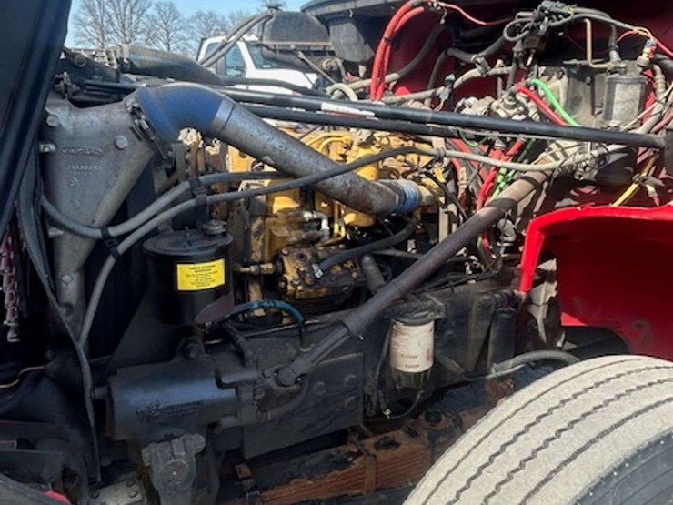 2002-freightliner-fl80-image-34
