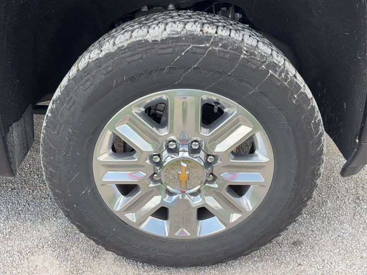 2025-chevrolet-silverado-2500hd-high-country-image-22