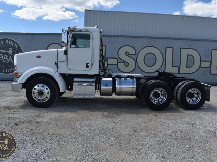 2013-peterbilt-367-image-2
