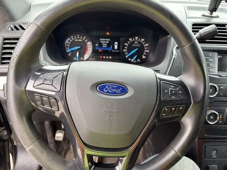 2017-ford-explorer-image-32