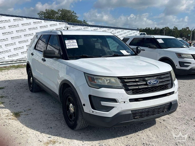 2016-ford-explorer-image-2