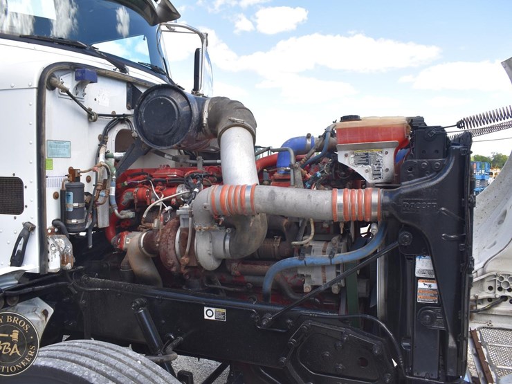 2013-peterbilt-367-image-23