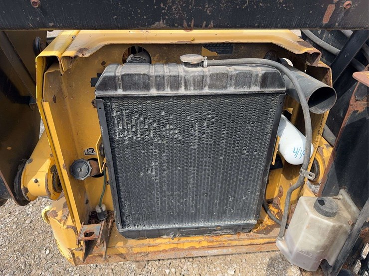 new-holland-lx865-image-13