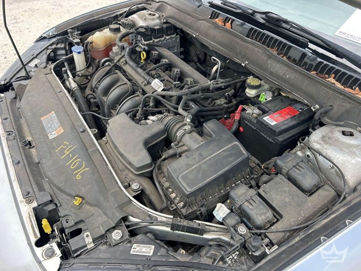 2014-ford-fusion-sedan-image-9
