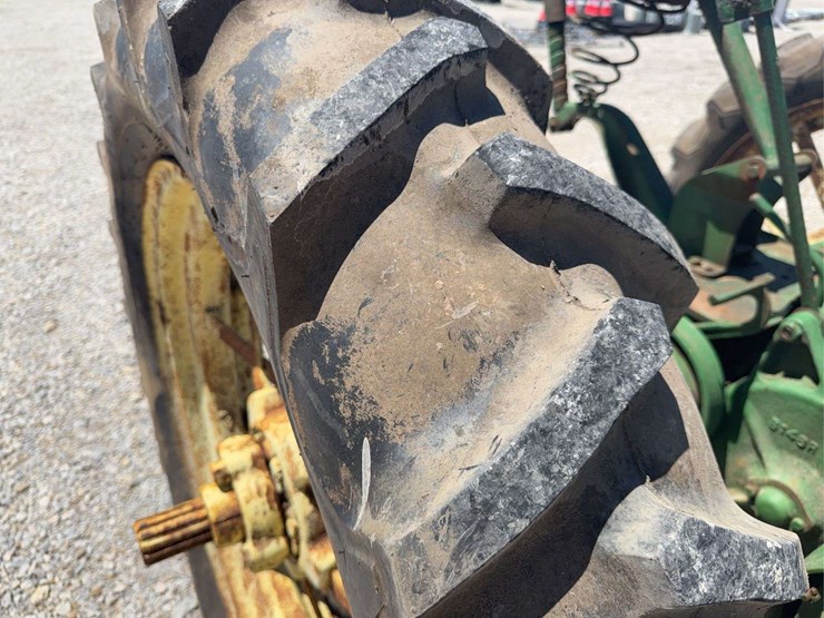 john-deere-b-image-15