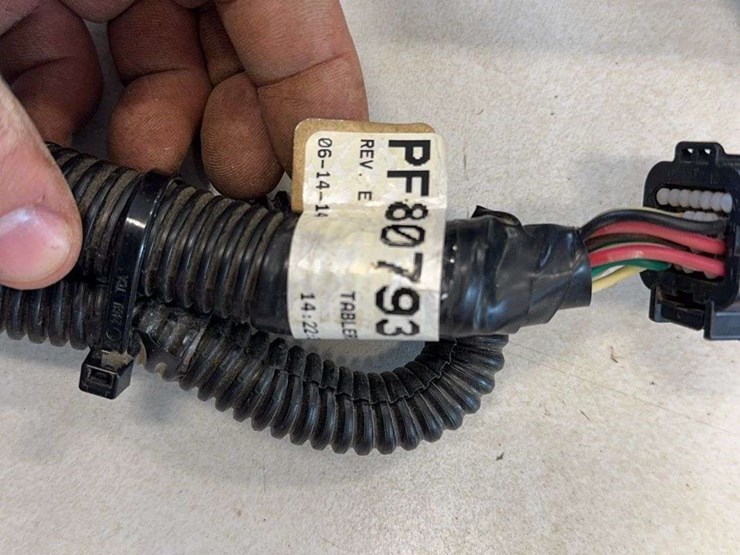 john-deere-display-mount-and-harness-image-2
