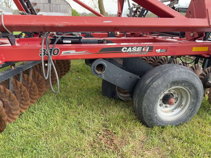 case-ih-330-image-15