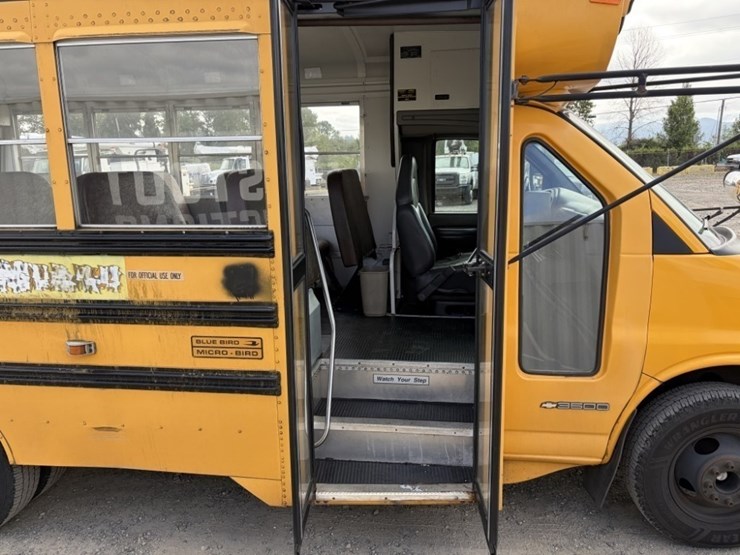 2002-chevrolet-express-3500-image-21