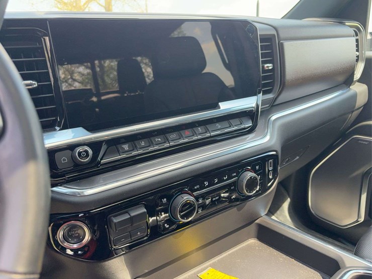 2025-chevrolet-silverado-2500hd-high-country-image-32