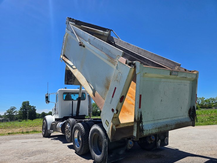 2017-peterbilt-365-image-59